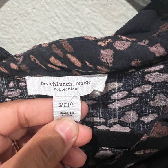 Beachlunchlounge Black and Brown Abstract Blouse Size Small EUC 100% Rayon - Picture 3 of 4
